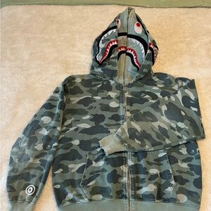 BAPE, Vintage Green Camo Hoodie – Streetwear with History Size M, Fair Condition